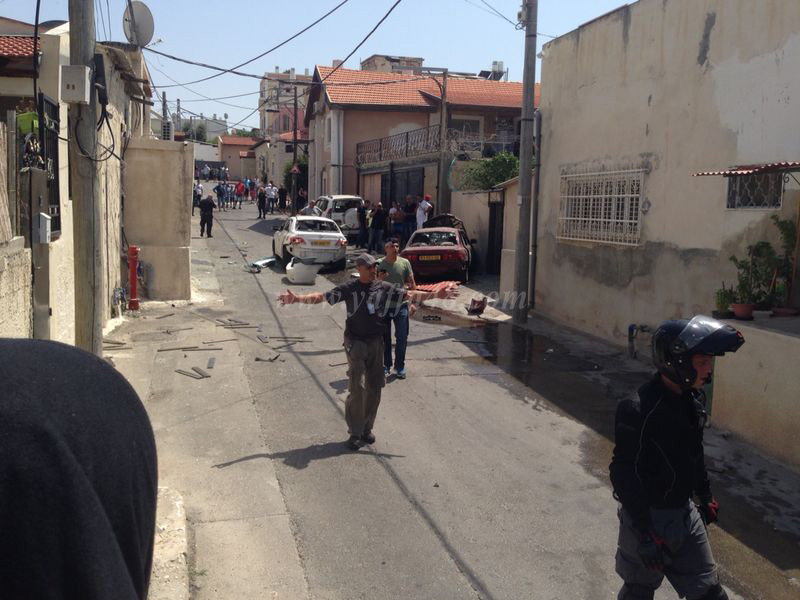 بالفيديو: مصرع شاب في العشرينات من عمره بانفجار مركبة وسط حي العجمي بيافا 